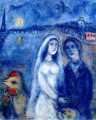 Brautpaar mit Eiffel Handtuch im Hintergrund Zeitgenosse Marc Chagall
